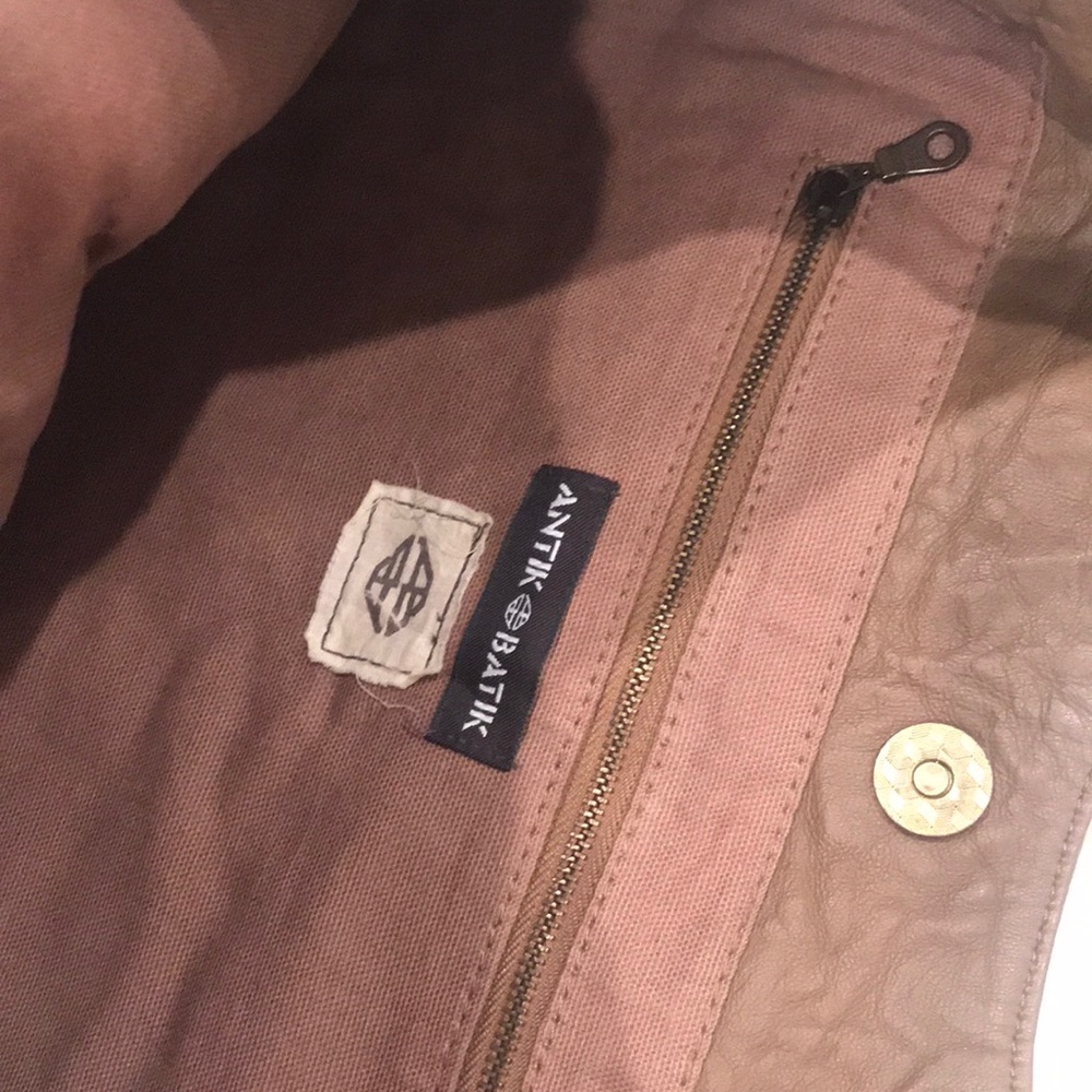 Handbag - Picture 3 of 3